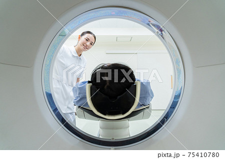 病院　人間ドック　MRI　CT検査　医療 75410780