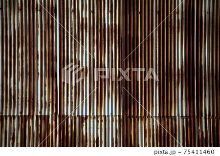 錆びたトタン壁 75411460