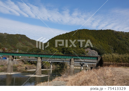 広見川鉄橋と青空 広見川鉄橋と青空 75413329