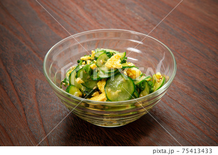 キュウリと炒り卵の酢の物 キュウリと炒り卵の酢の物 75413433