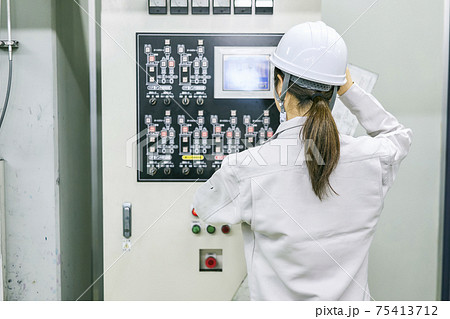 ビジネス　保守点検　女性 75413712