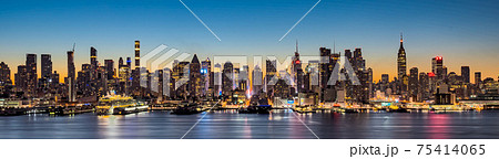 ニューヨーク・マンハッタンの大パノラマ　夜明け 75414065