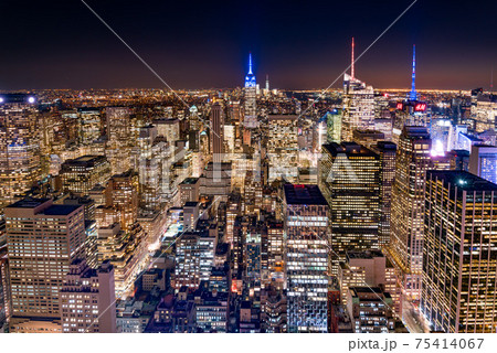 ロックフェラー・センターから望むニューヨーク・マンハッタンの摩天楼　夜景 75414067