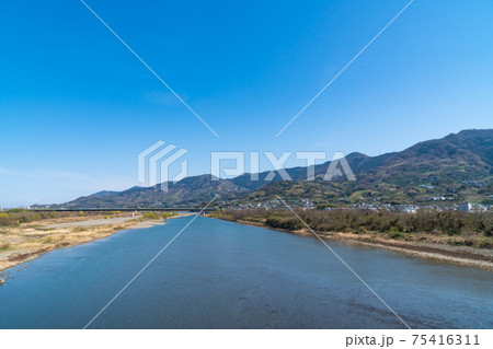 竜門橋から見た紀の川(和歌山県紀の川市) 竜門橋から見た紀の川(和歌山県紀の川市) 75416311