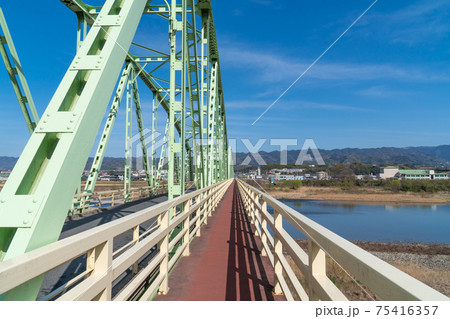 竜門橋と紀の川（和歌山県紀の川市） 75416357