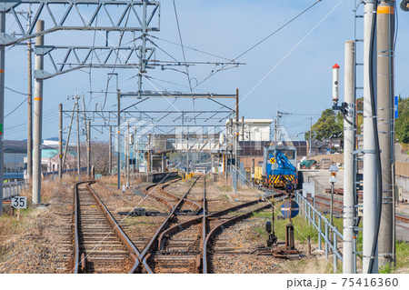駅付近の踏切から見たJR粉河駅 75416360