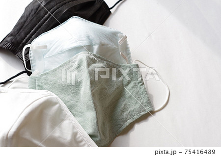 色々な種類のマスク(不織布マスク・N95サージカルマスク・高機能マスク・手作り布マスク) 色々な種類のマスク(不織布マスク・N95サージカルマスク・高機能マスク・手作り布マスク) 75416489