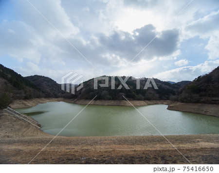大谷池のダム湖 75416650