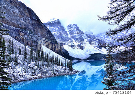 時間によって色が変わる不思議な湖・モレーン・レイク 時間によって色が変わる不思議な湖・モレーン・レイク 75418134