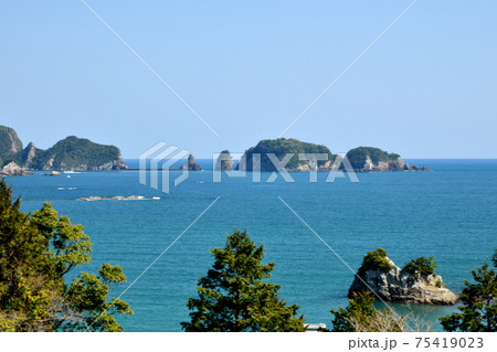 森浦湾に浮かぶ紀の松島を望む(那智勝浦サイクリング道路より) 75419023