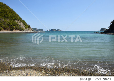 森浦湾に浮かぶ紀の松島を望む(那智勝浦サイクリング道路より) 75419024