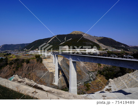 熊本地震から復旧した新阿蘇大橋、2021年3月7日の開通から3日後に撮影 75419489