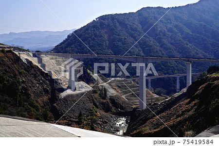 熊本地震から復旧した新阿蘇大橋、2021年3月7日の開通から3日後に撮影 熊本地震から復旧した新阿蘇大橋、2021年3月7日の開通から3日後に撮影 75419584