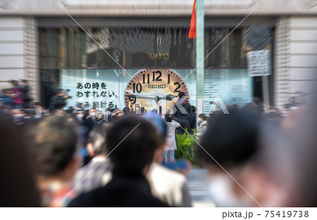 日本の東京都市景観 3.11の東京・銀座。14時46分。あの時を忘れない…。緊急事態宣言再延長下 日本の東京都市景観 3.11の東京・銀座。14時46分。あの時を忘れない…。緊急事態宣言再延長下 75419738