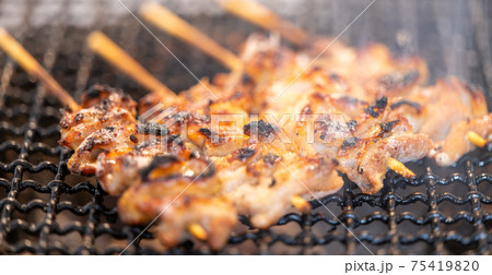 焼きとん串（豚白モツ）　七輪で炭火焼き 75419820