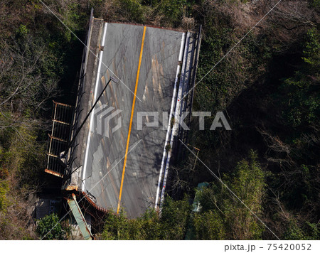 2016年4月の熊本地震で崩落した阿蘇大橋、そのまま残された2021年3月現在の姿 2016年4月の熊本地震で崩落した阿蘇大橋、そのまま残された2021年3月現在の姿 75420052