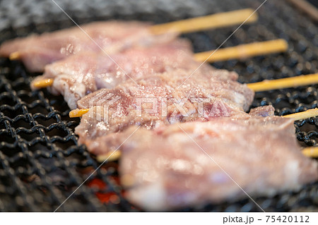 焼きとん串(豚タン) 七輪で炭火焼き 焼きとん串(豚タン) 七輪で炭火焼き 75420112