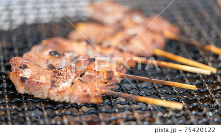 焼きとん串（豚タン）　七輪で炭火焼き 75420122