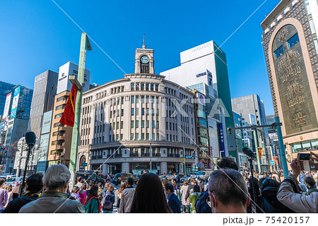 日本の東京都市景観　3.11の東京・銀座。14時46分。あの時を忘れない。宣言再延長下＝14時46分 75420157
