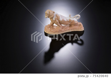 寅の置物 寅の置物 75420640