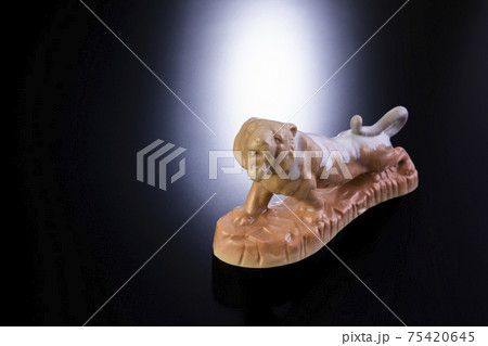 寅の置物 寅の置物 75420645