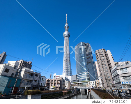 東京スカイツリーと北十間川 75421104