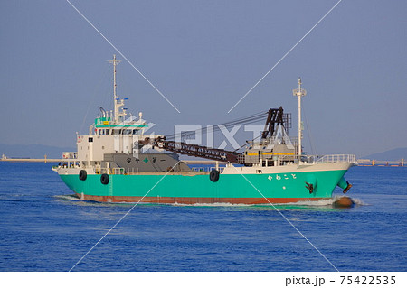 大阪湾で活躍するガット船（砂利運搬船） 75422535