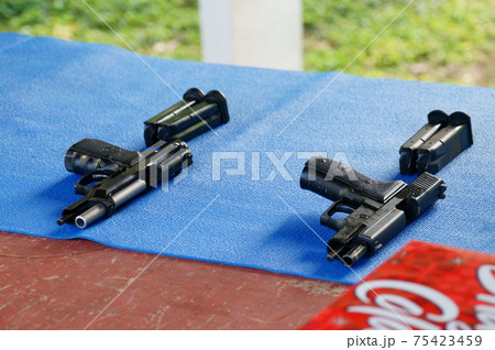 グアム実弾射撃上よりベレッタM92トシグザウエルP226 グアム実弾射撃上よりベレッタM92トシグザウエルP226 75423459
