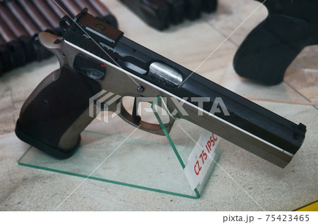 グアム実弾射撃上よりCz75 IPSC 75423465