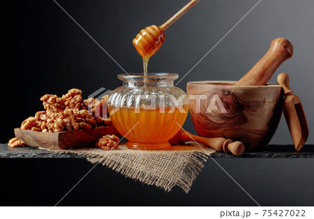 Honey and walnuts. Honey and walnuts. 75427022