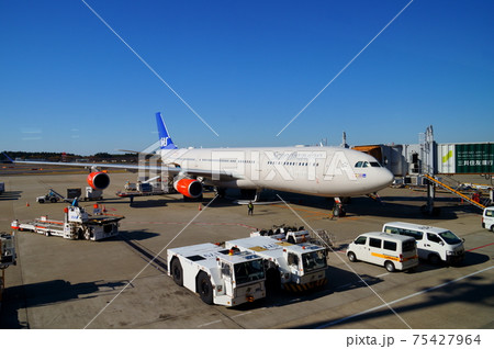 2016年　成田空港より スカンジナビア航空エアバスA340 75427964