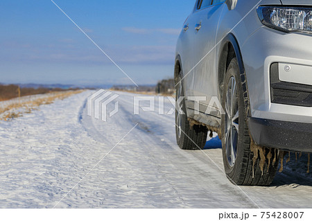 雪国_雪道の運転イメージ 雪国_雪道の運転イメージ 75428007