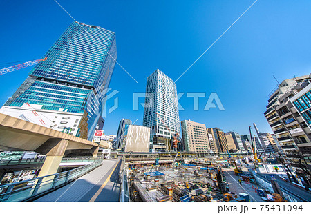 日本の東京都市景観  渋谷駅前再開発と超高層ビル群(右手前は再開発中の桜丘口地区） 75431094
