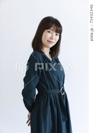 物静かな女性 物静かな女性 75432340