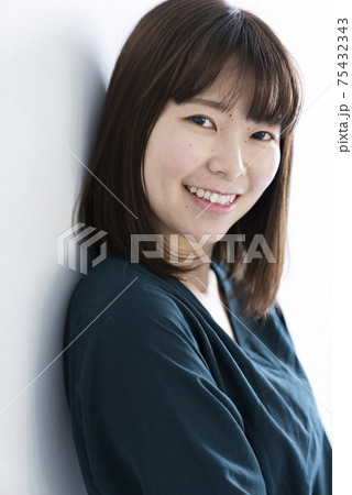 物静かな女性 物静かな女性 75432343