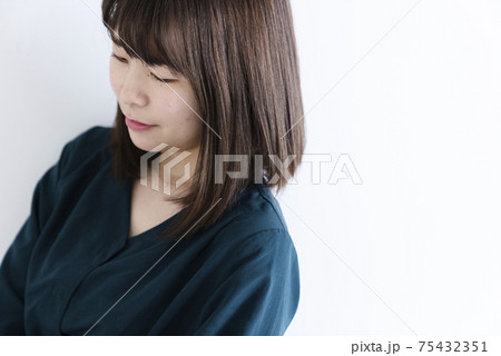 物静かな女性 物静かな女性 75432351