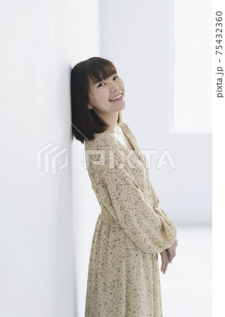 物静かな女性 物静かな女性 75432360