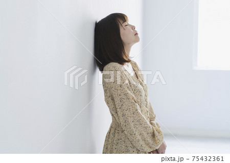 物静かな女性 物静かな女性 75432361