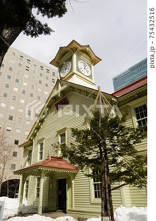 曇り空の札幌市時計台の写真素材 [75432516] - PIXTA