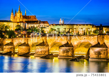 Charles Bridge, Prague Castle, Czech Republic 75433801