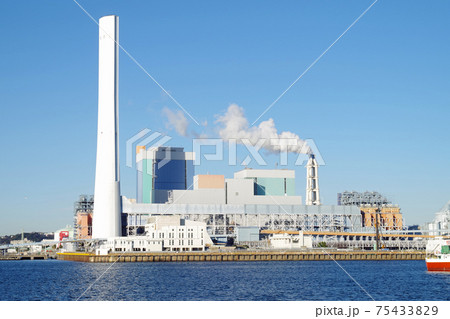 横浜磯子区の発電所の景色 横浜磯子区の発電所の景色 75433829