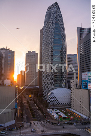 《東京都》新宿副都心・都市夕景 75433939