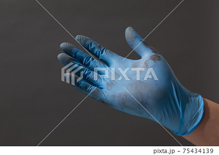 汚れたゴム手袋 75434139