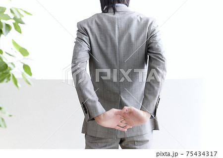 スーツを着た男性の後ろ姿の写真素材