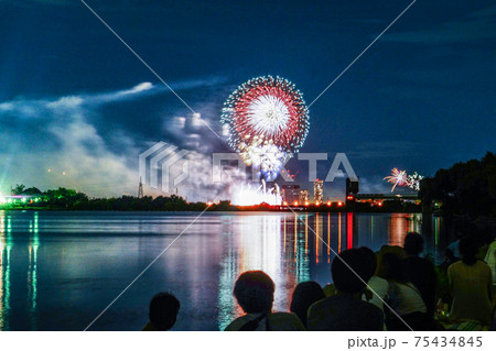 世田谷区たまがわ花火大会と多摩川 75434845