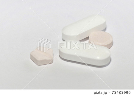 医薬品の薬の錠剤 75435996