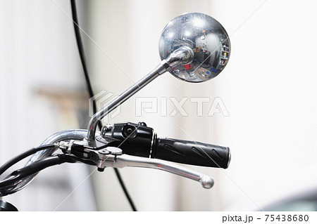 バイクのミラー 75438680