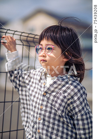 女の子 悩み 落ち込む 女の子 悩み 落ち込む 75439208
