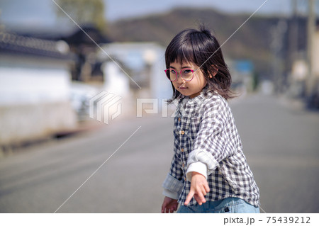 女の子 悩み 落ち込む 女の子 悩み 落ち込む 75439212