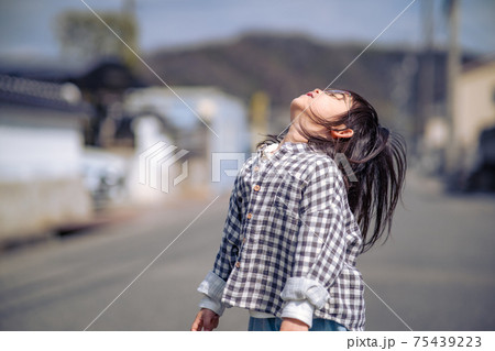 女の子 悩み 落ち込む 女の子 悩み 落ち込む 75439223